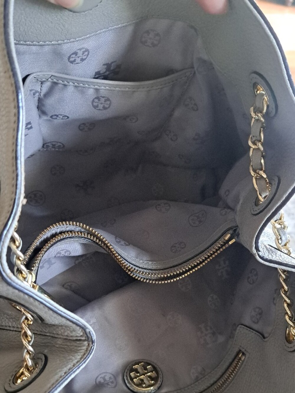 Tory Burch Light Grey Leather Chain-Handle Shoulder Tote with Tassels - Picture 7 of 10